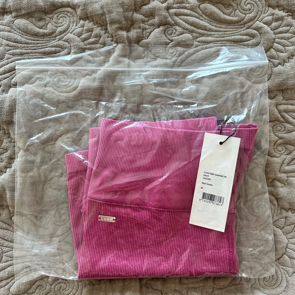 Lune Active LUNA RIB SHORT - WOMEN'S in Red Violet M - Picture 4 of 9